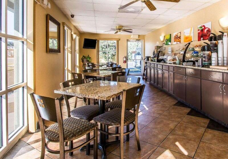 בית מלון כפרי Quality Inn & Suites Near Panama City Beach