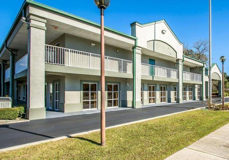 בית מלון כפרי Quality Inn & Suites Near Panama City Beach