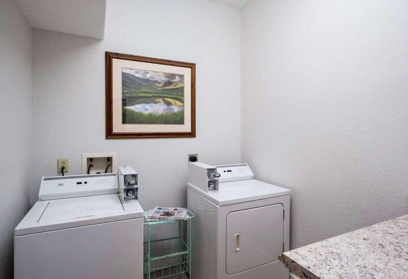 فندق Quality Inn & Suites West