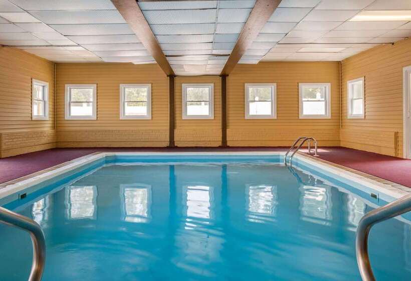 هتل Ramada By Wyndham Groton Mystic