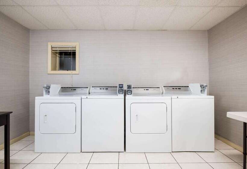 هتل Ramada By Wyndham Groton Mystic