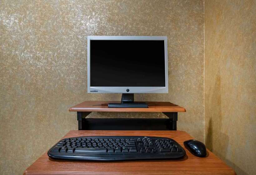 هتل Ramada By Wyndham Groton Mystic