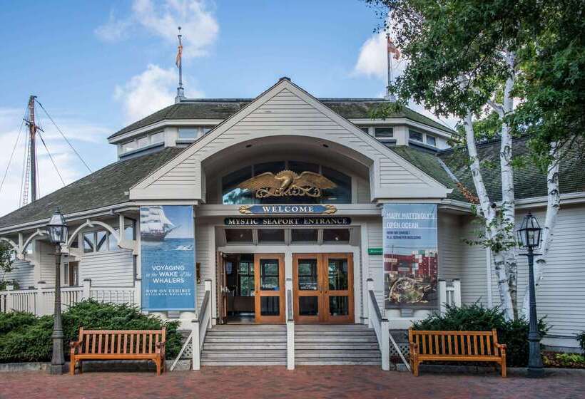 هتل Ramada By Wyndham Groton Mystic