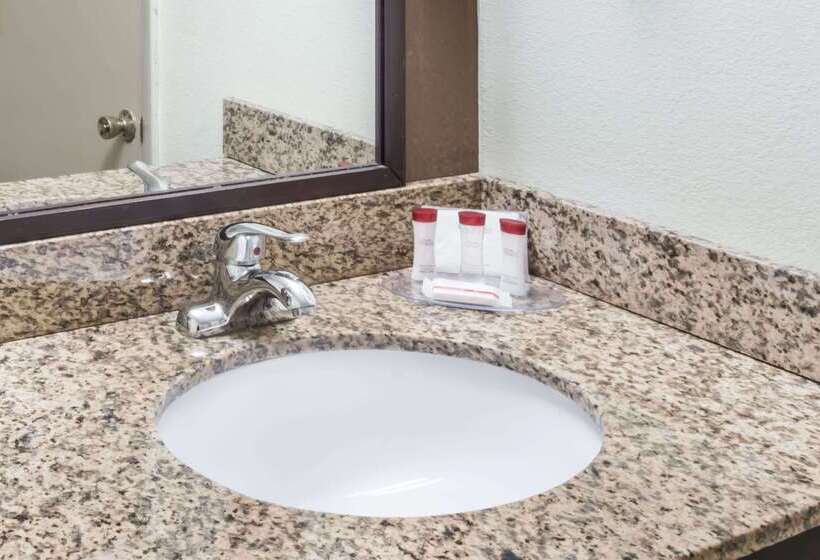 هتل Ramada By Wyndham Groton Mystic