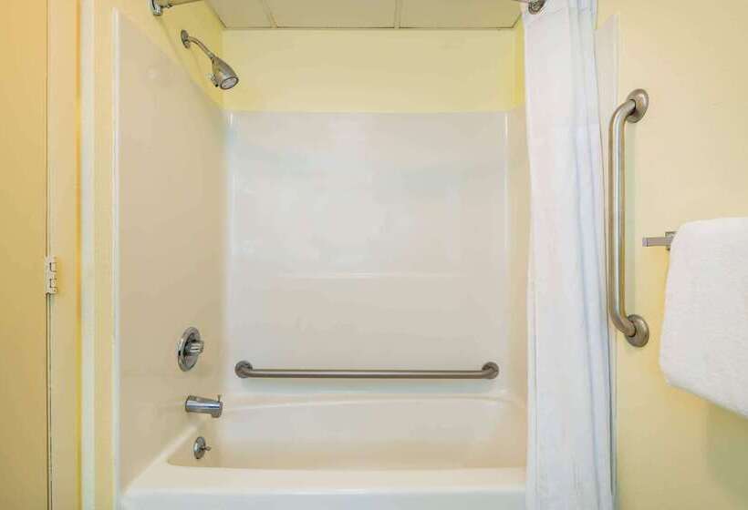 هتل Ramada By Wyndham Groton Mystic