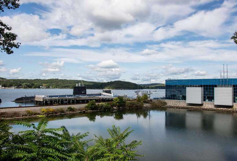 هتل Ramada By Wyndham Groton Mystic