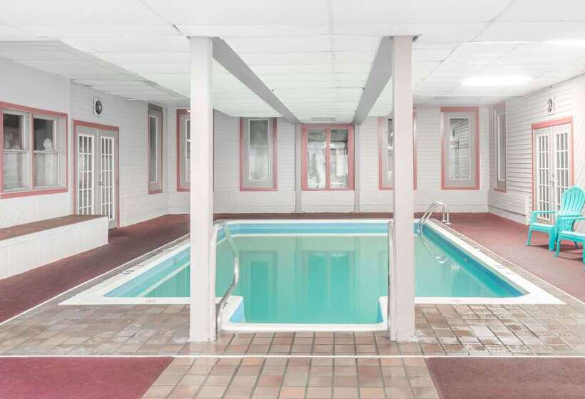 هتل Ramada By Wyndham Groton Mystic