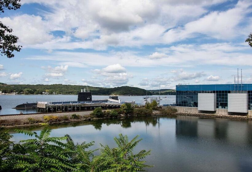 هتل Ramada By Wyndham Groton Mystic