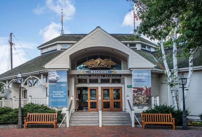 هتل Ramada By Wyndham Groton Mystic