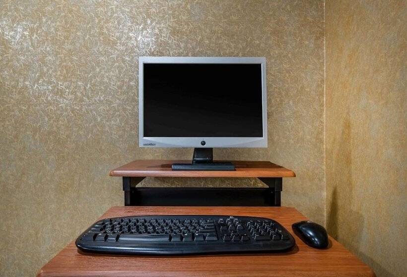 هتل Ramada By Wyndham Groton Mystic