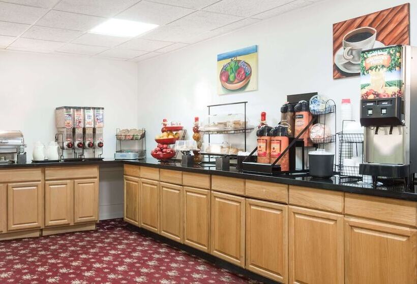 هتل Ramada By Wyndham Groton Mystic