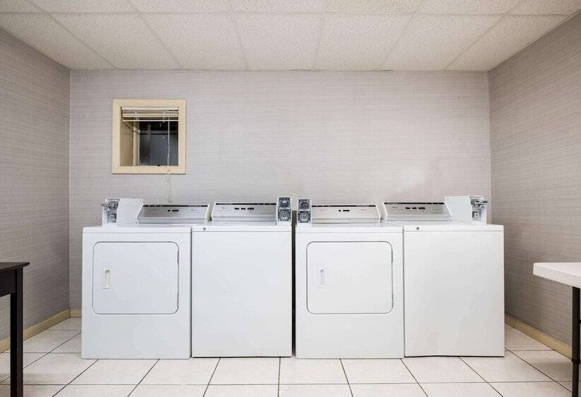 هتل Ramada By Wyndham Groton Mystic