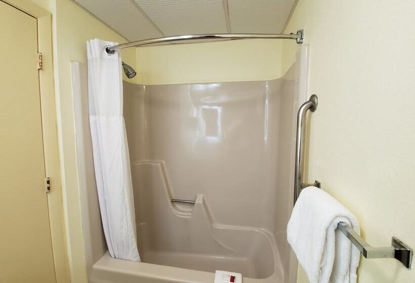 هتل Ramada By Wyndham Groton Mystic