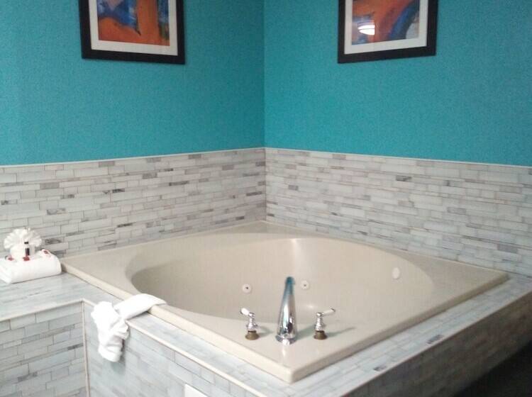 هتل Ramada By Wyndham Groton Mystic