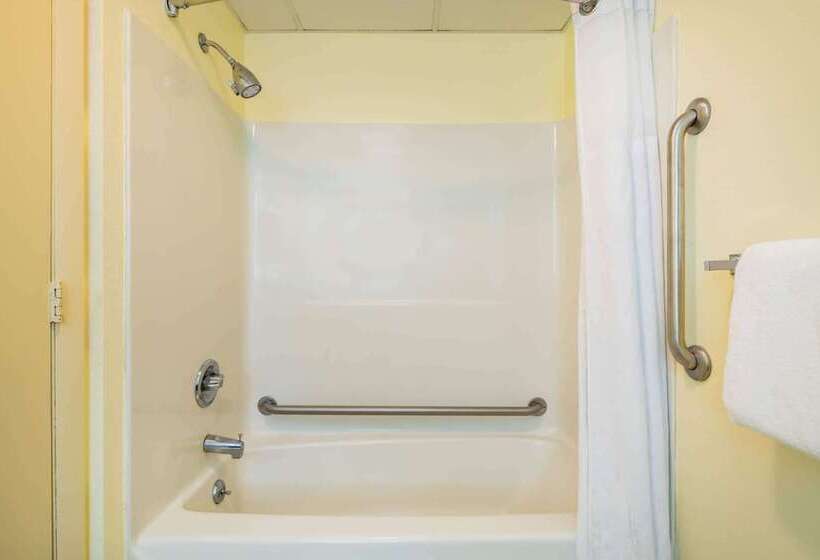 هتل Ramada By Wyndham Groton Mystic