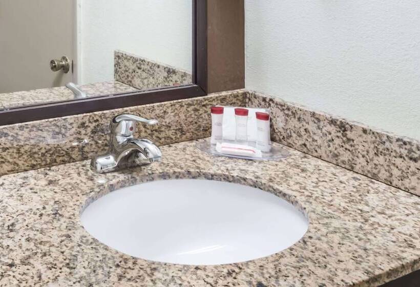 هتل Ramada By Wyndham Groton Mystic