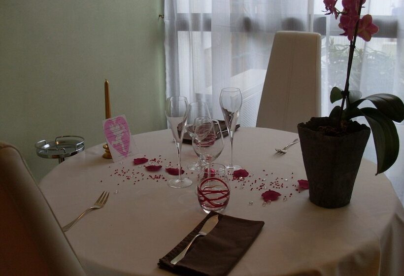 هتل Restaurant De La Marne