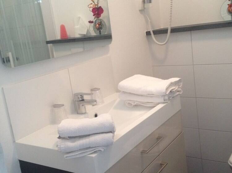 هتل Restaurant De La Marne