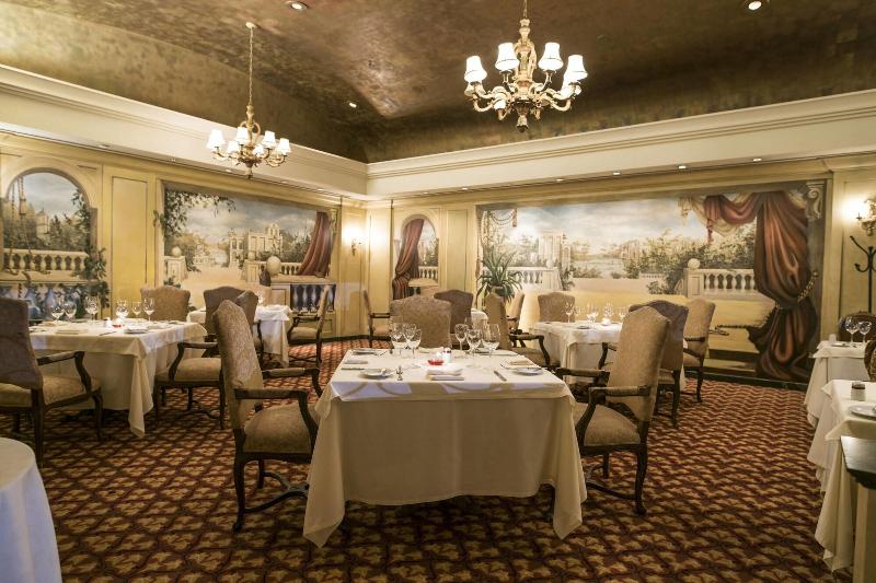 Sheraton Pilar Hotel & Convention Center