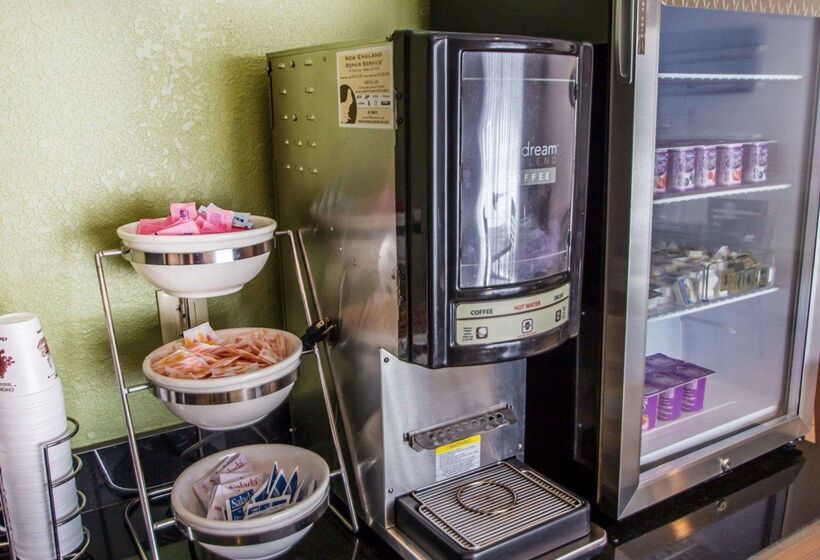 Отель Sleep Inn & Suites