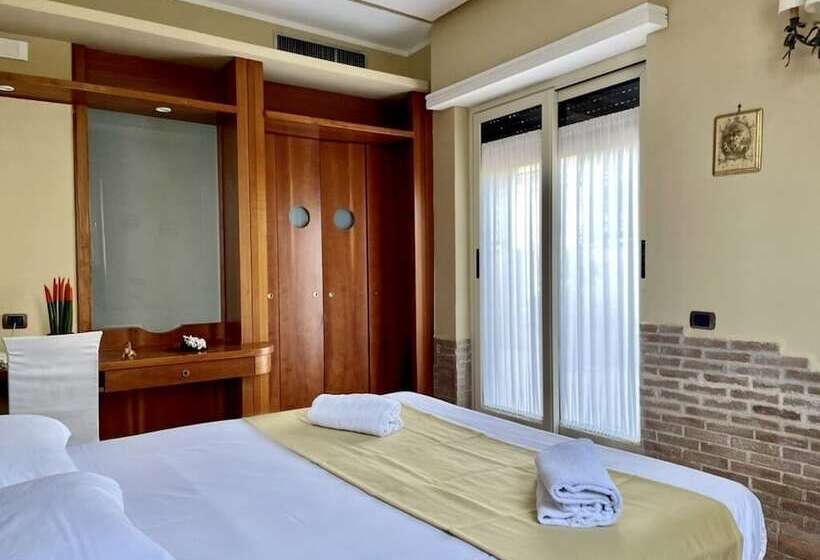 هتل Suite Ares