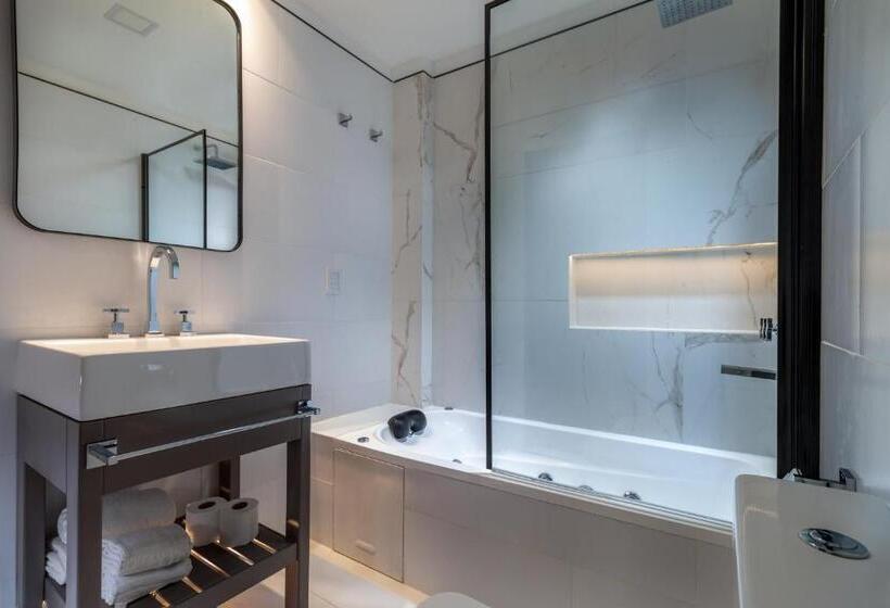 Отель Up Congreso