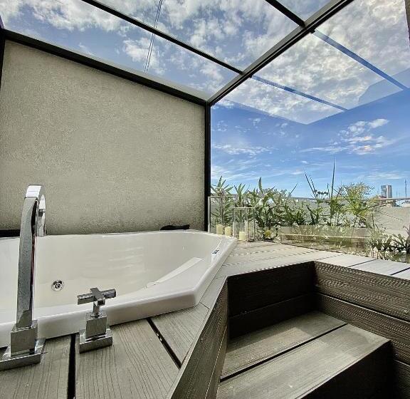 Отель Up Congreso