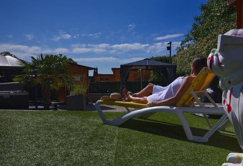 Logis Hôtel Centrotel Et Spa Bulles D Allier