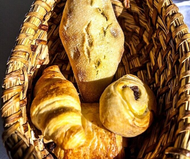 Logis Hotel Restaurant Croix Verte