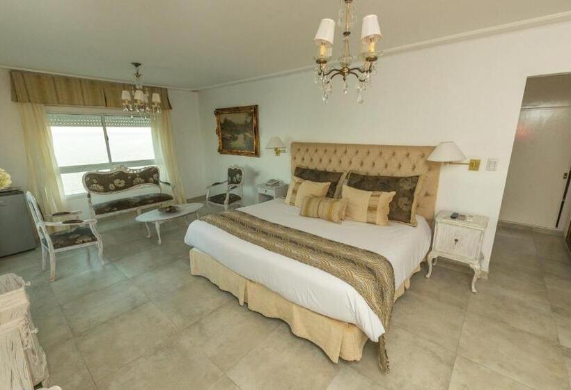 Marina Del Faro Resort