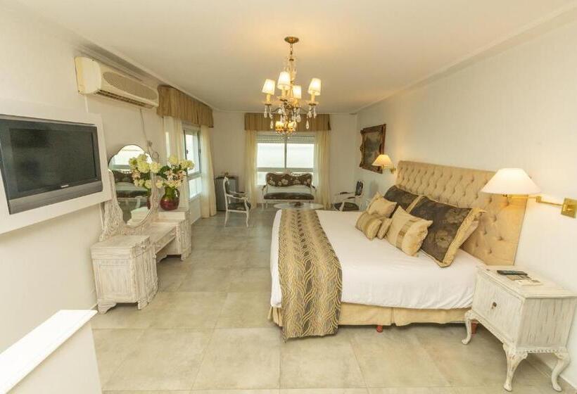 Marina Del Faro Resort