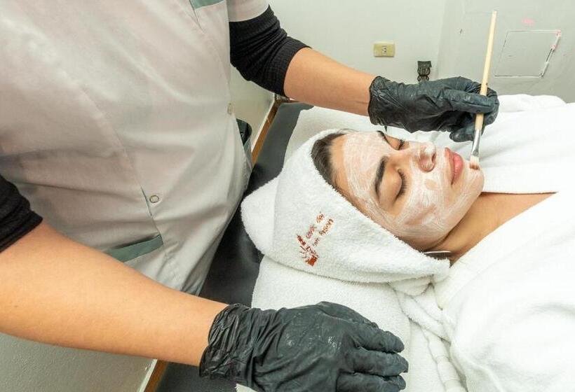 Marina Del Faro Resort