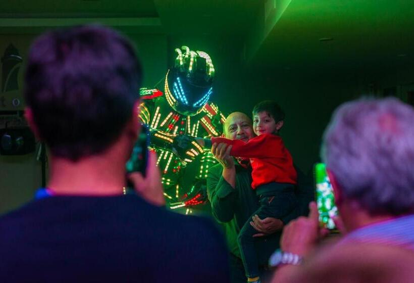 Marina Del Faro Resort