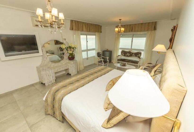 Marina Del Faro Resort