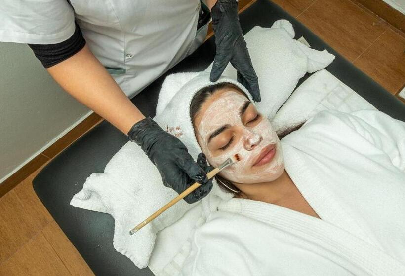 Marina Del Faro Resort