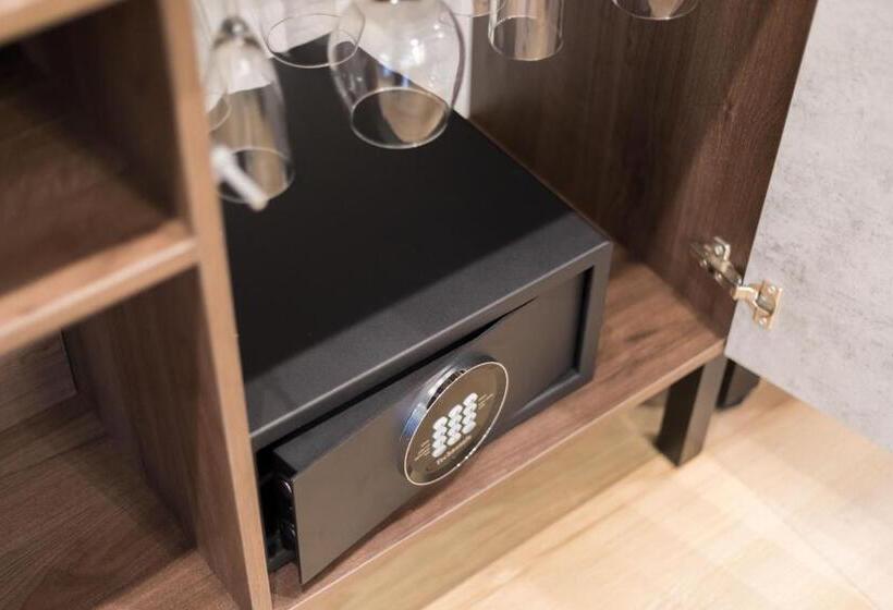 ベッドアンドブレックファースト Kalvin Restaurant & Pension