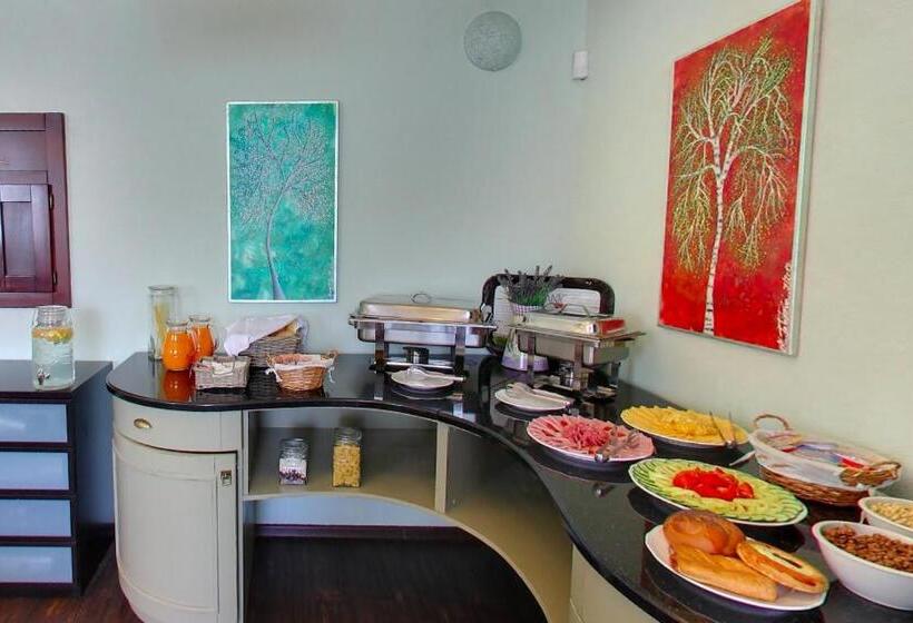 ベッドアンドブレックファースト Kalvin Restaurant & Pension