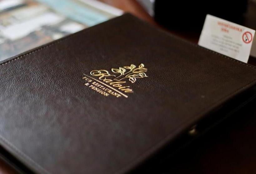 مبيت وإفطار Kalvin Restaurant & Pension