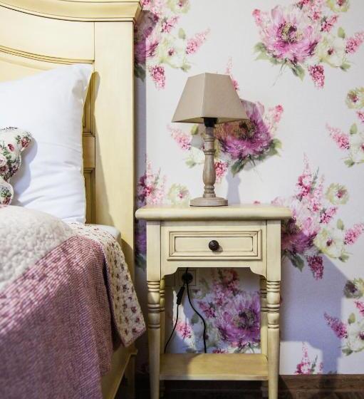 ベッドアンドブレックファースト Kalvin Restaurant & Pension