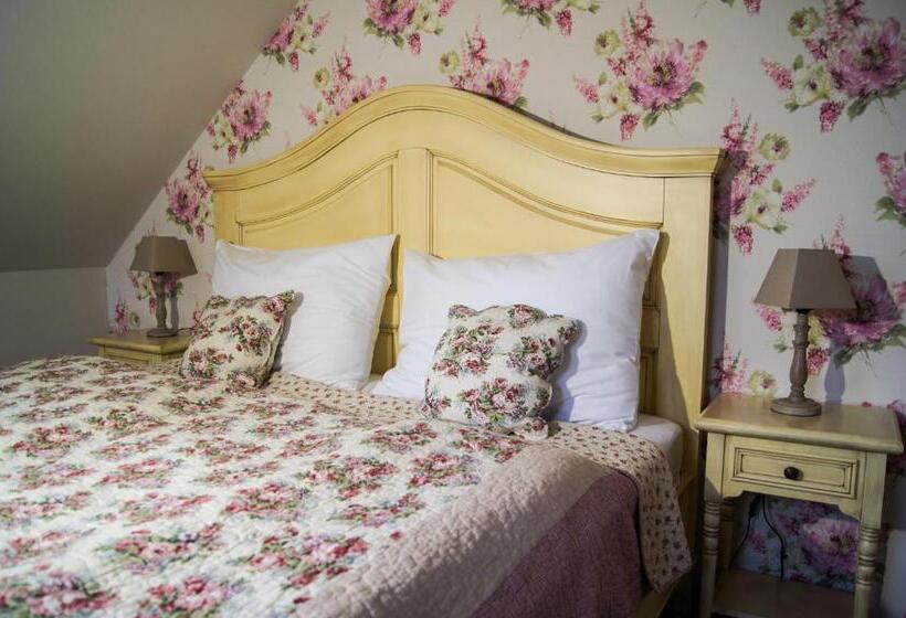 مبيت وإفطار Kalvin Restaurant & Pension