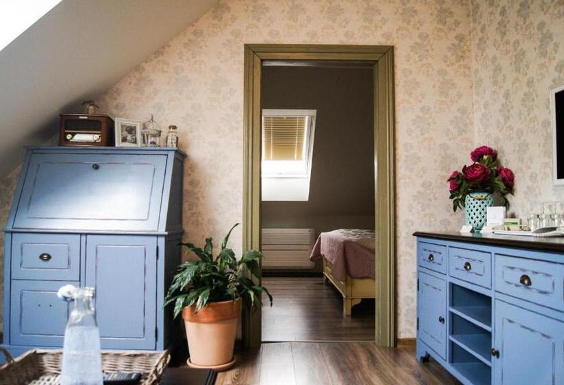 ベッドアンドブレックファースト Kalvin Restaurant & Pension