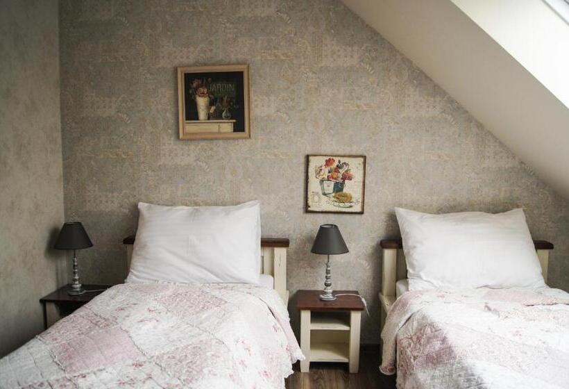 مبيت وإفطار Kalvin Restaurant & Pension