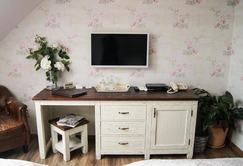 ベッドアンドブレックファースト Kalvin Restaurant & Pension