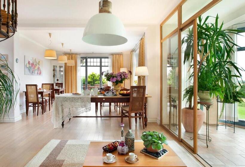 مبيت وإفطار Kashubian Lodge & Spa