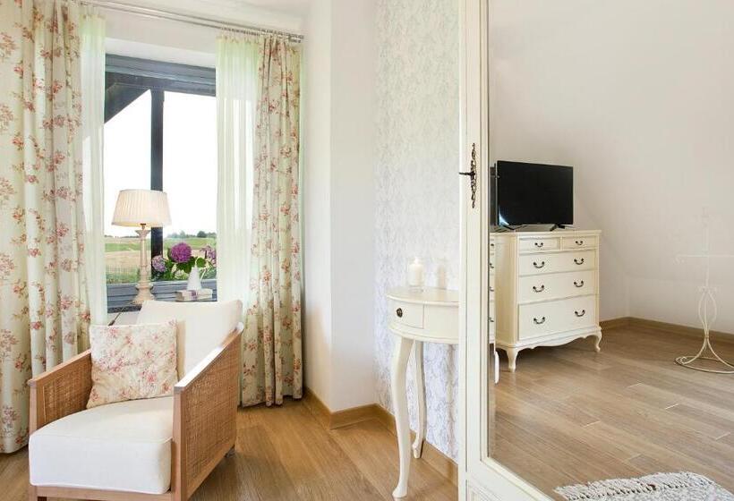 مبيت وإفطار Kashubian Lodge & Spa