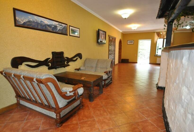 Elbrus Hiloft Hostel