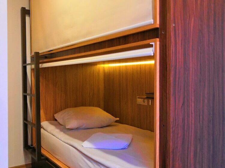 Elbrus Hiloft Hostel