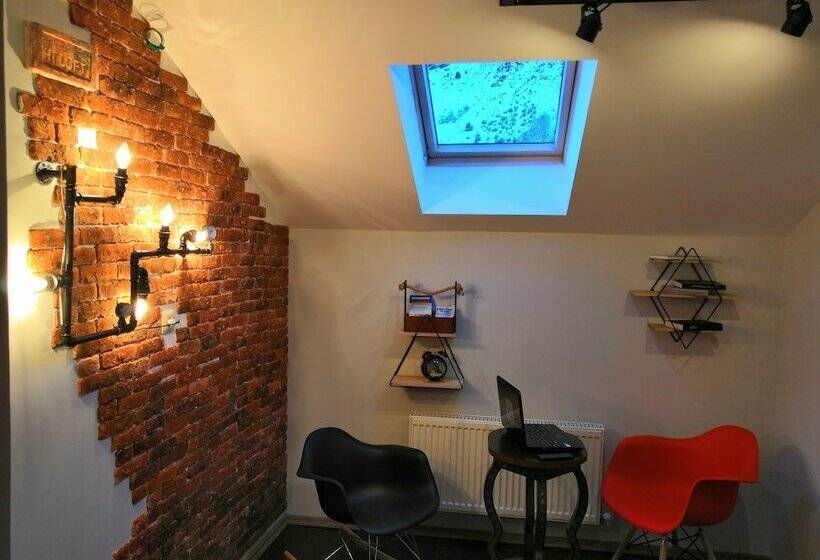 Elbrus Hiloft Hostel