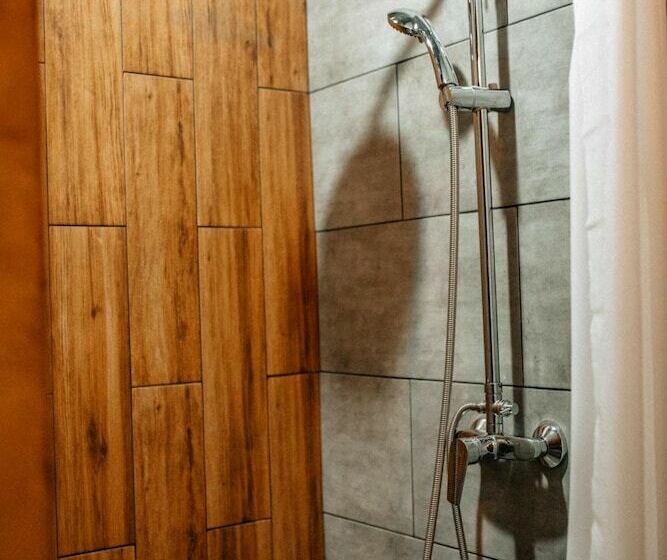 Elbrus Hiloft Hostel