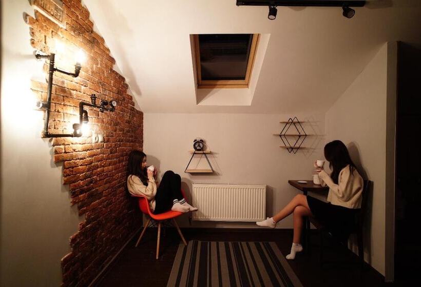 Elbrus Hiloft Hostel